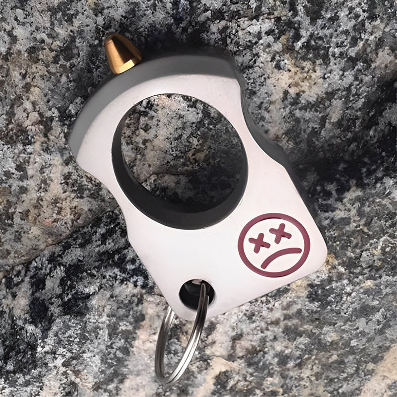 Speciális kulcstartó önvédelemhez