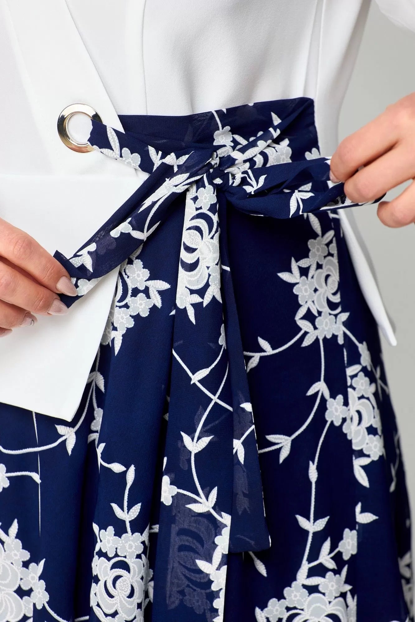 đ„ăS-5XLăđ2025Ăj ruha, kĂ©k-fehĂ©r puha tapintĂĄsĂș