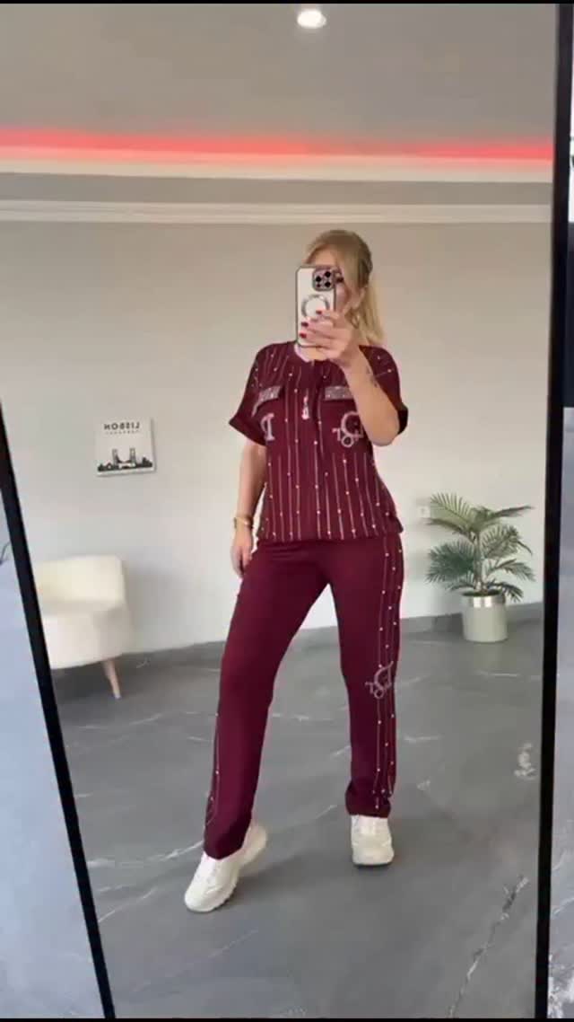 đKĂ©trĂ©szes szett cipzĂĄrral Ă©s kristĂĄlyokkal