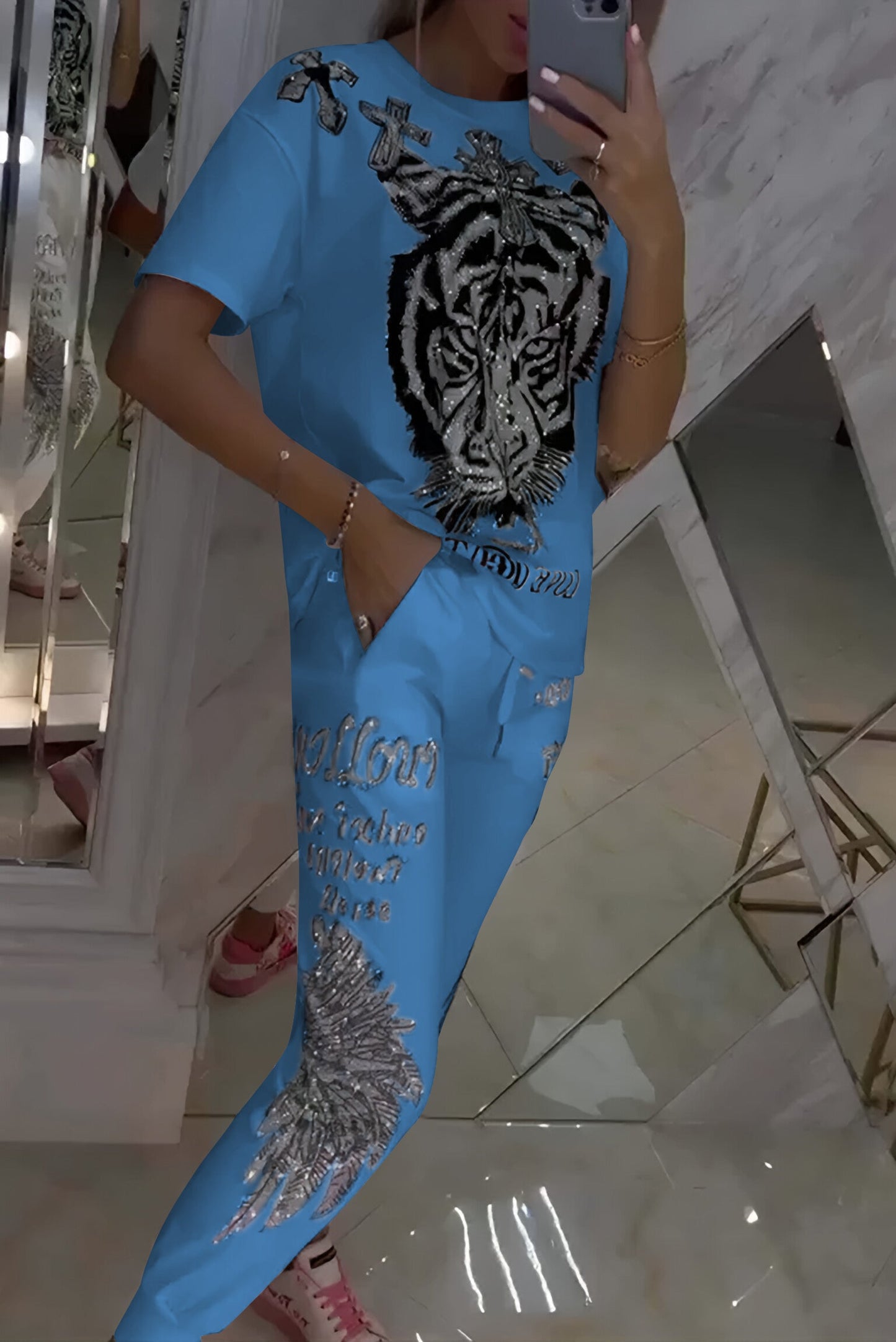 Női kétrészes szett, felső és nadrág modern rombuszmintával