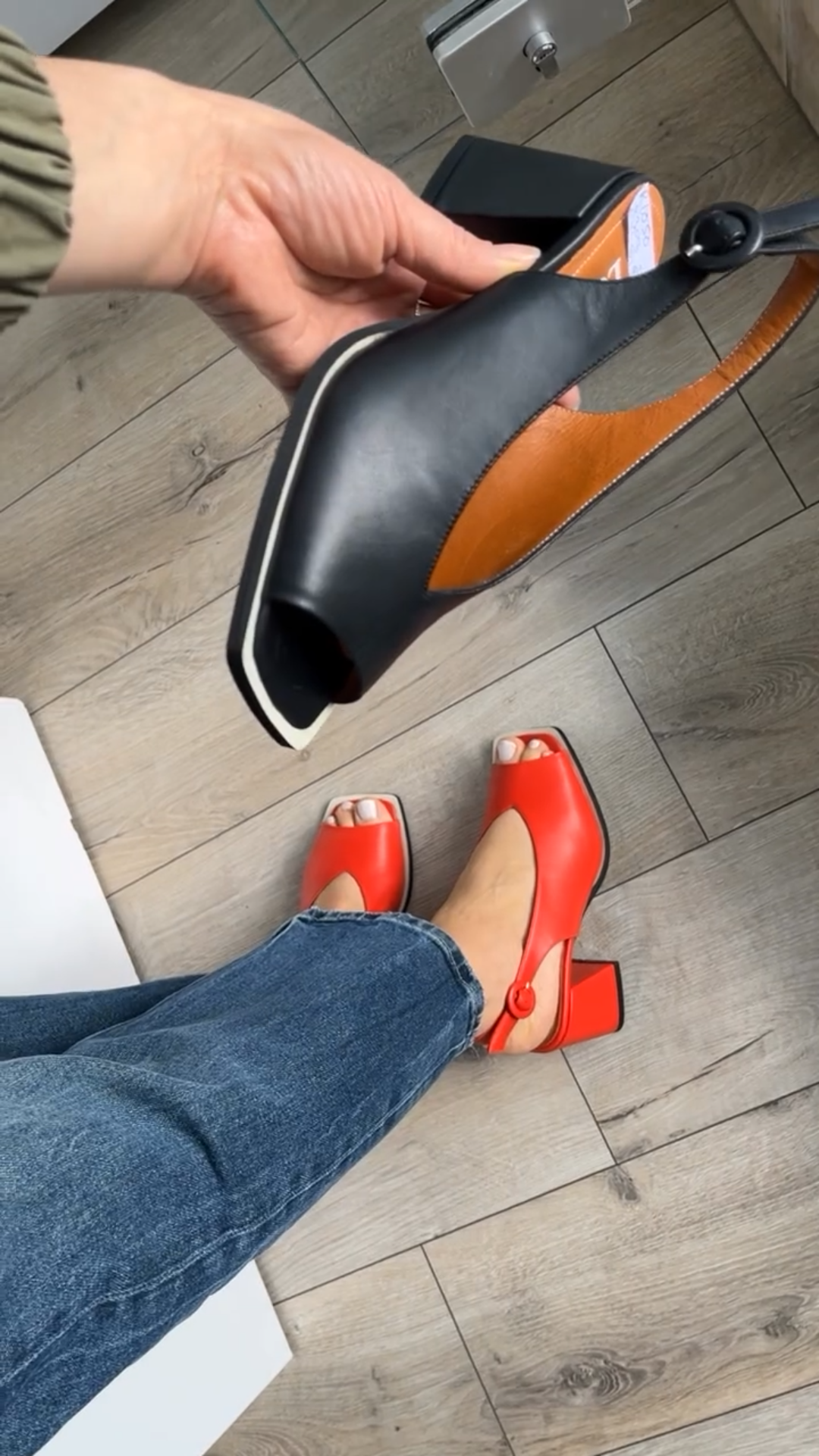 Vastag sarkú, halorrú szandál