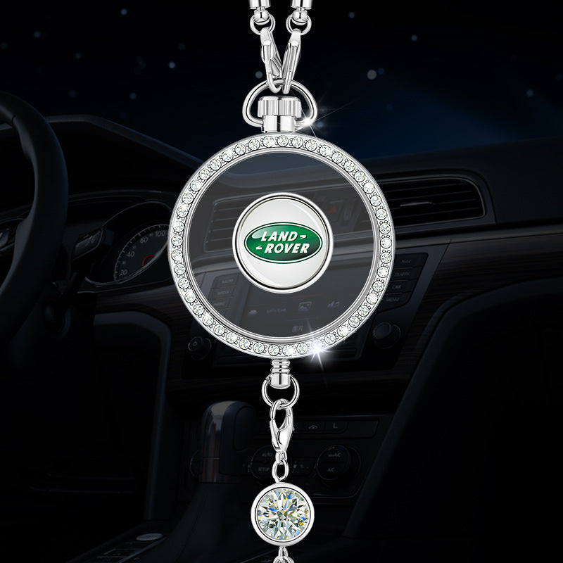 Autó aromaterápiás logós medál fémből és gyémántokból