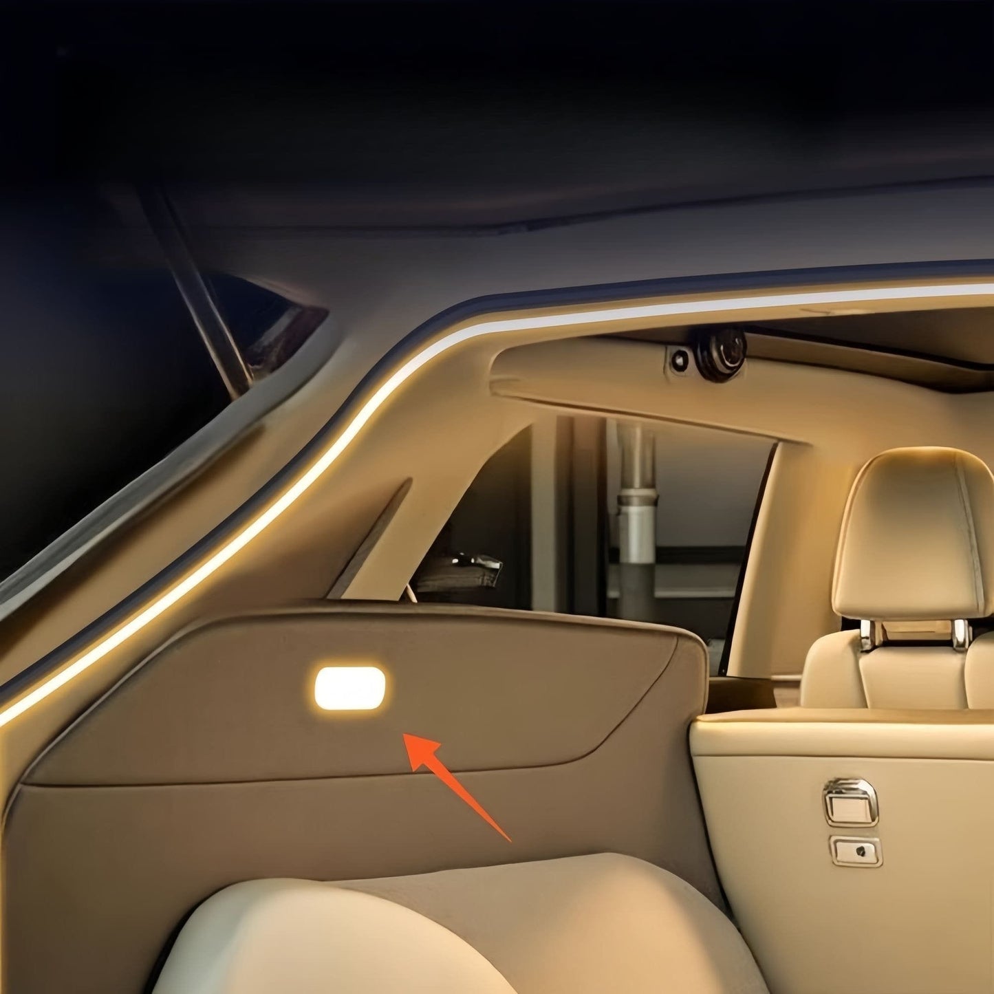 Dinamikus, áramló fénycsík az autó csomagtartójába