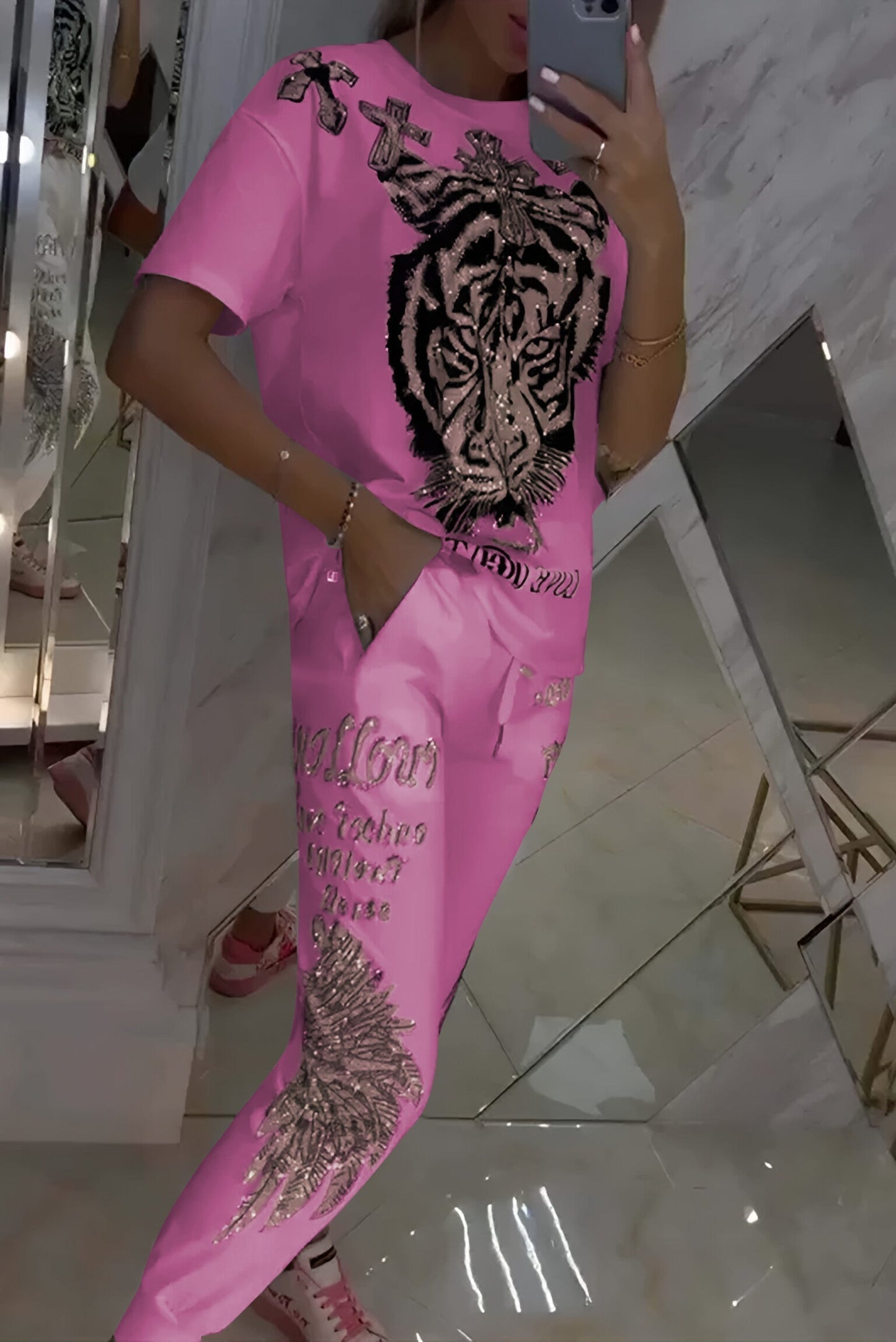 Női kétrészes szett, felső és nadrág modern rombuszmintával