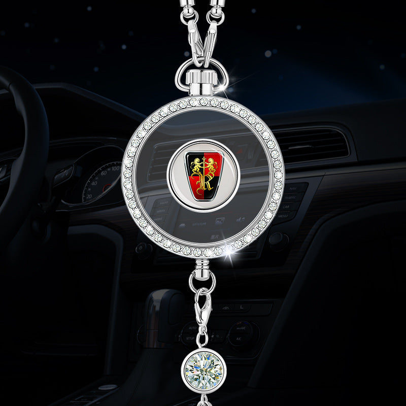 Autó aromaterápiás logós medál fémből és gyémántokból
