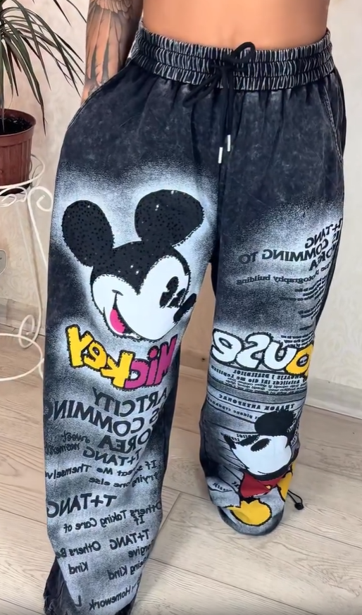 Divatos, bő szárú farmer élénk tégla színben