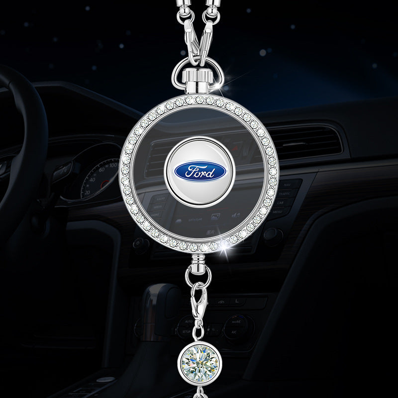 Autó aromaterápiás logós medál fémből és gyémántokból
