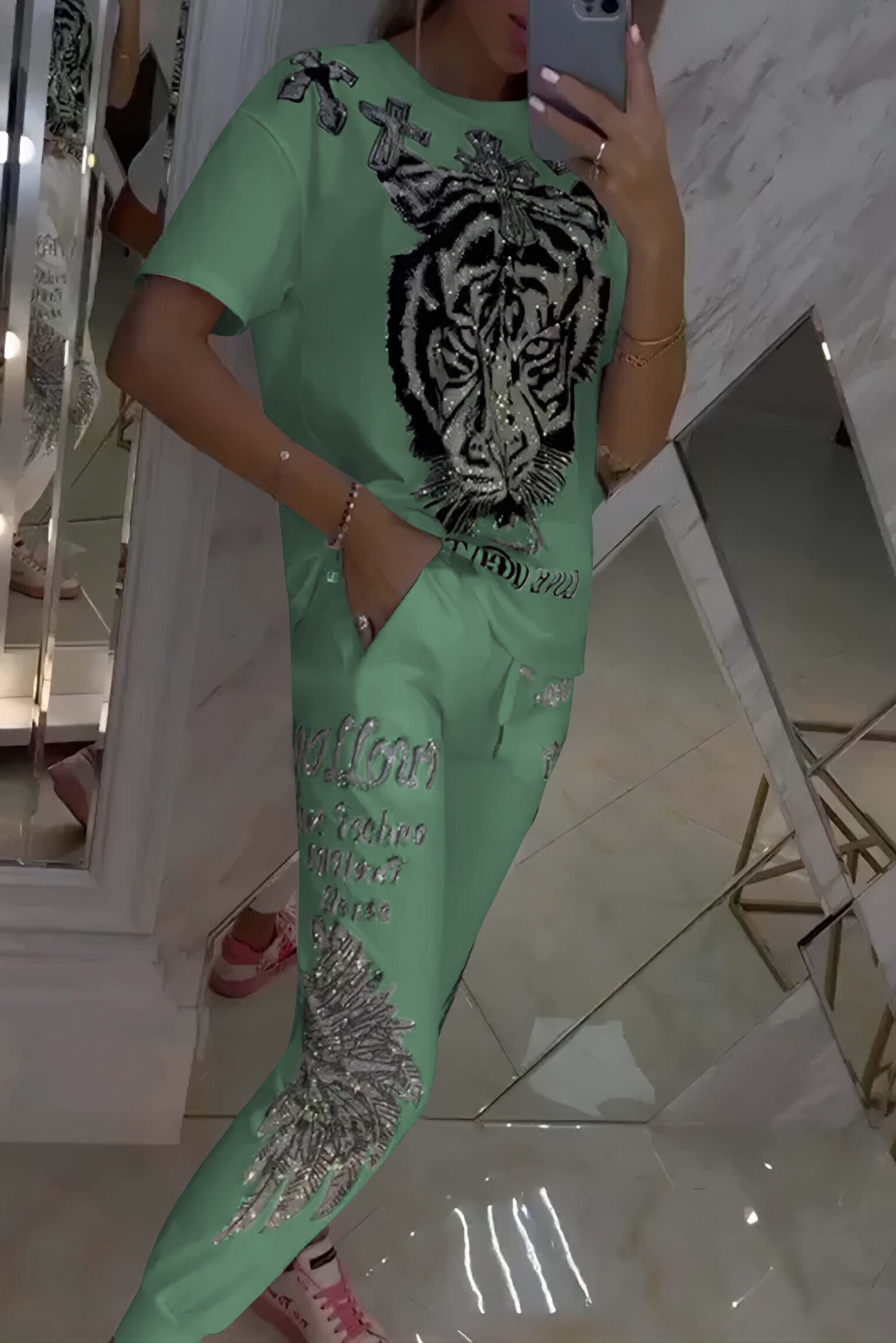 Női kétrészes szett, felső és nadrág modern rombuszmintával