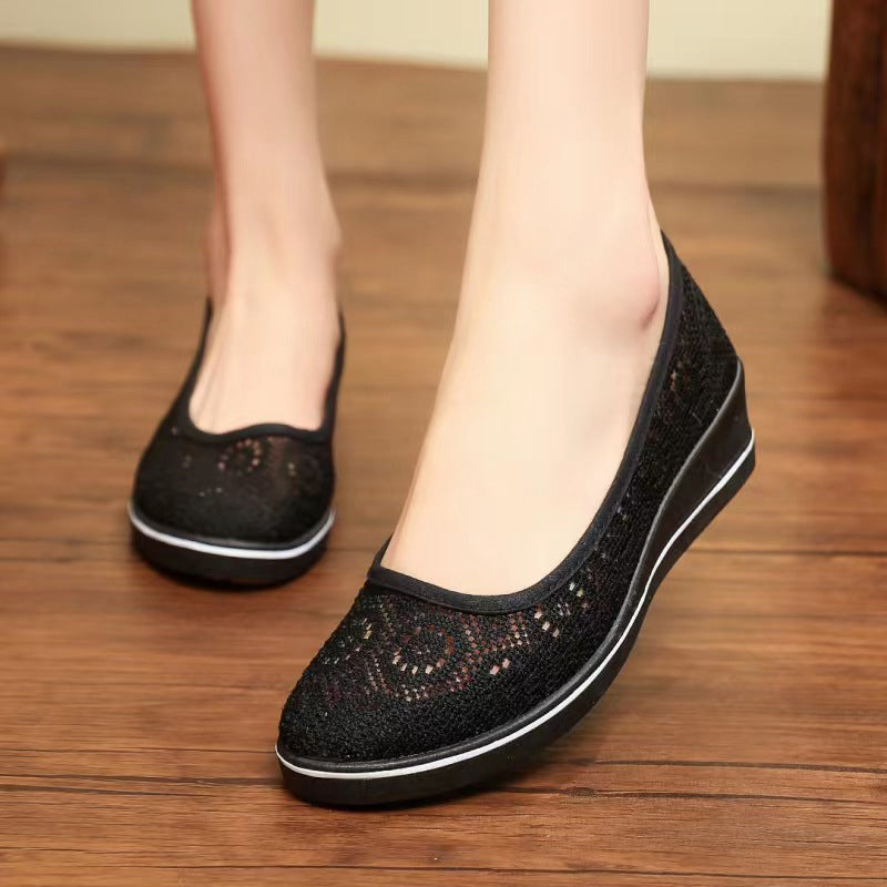 Légáteresztő, csúszásmentes női platformcipő