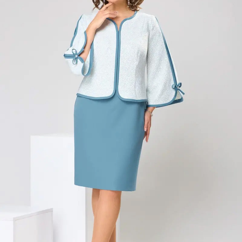 Elegáns felső masnival és hátul hasított szoknyával