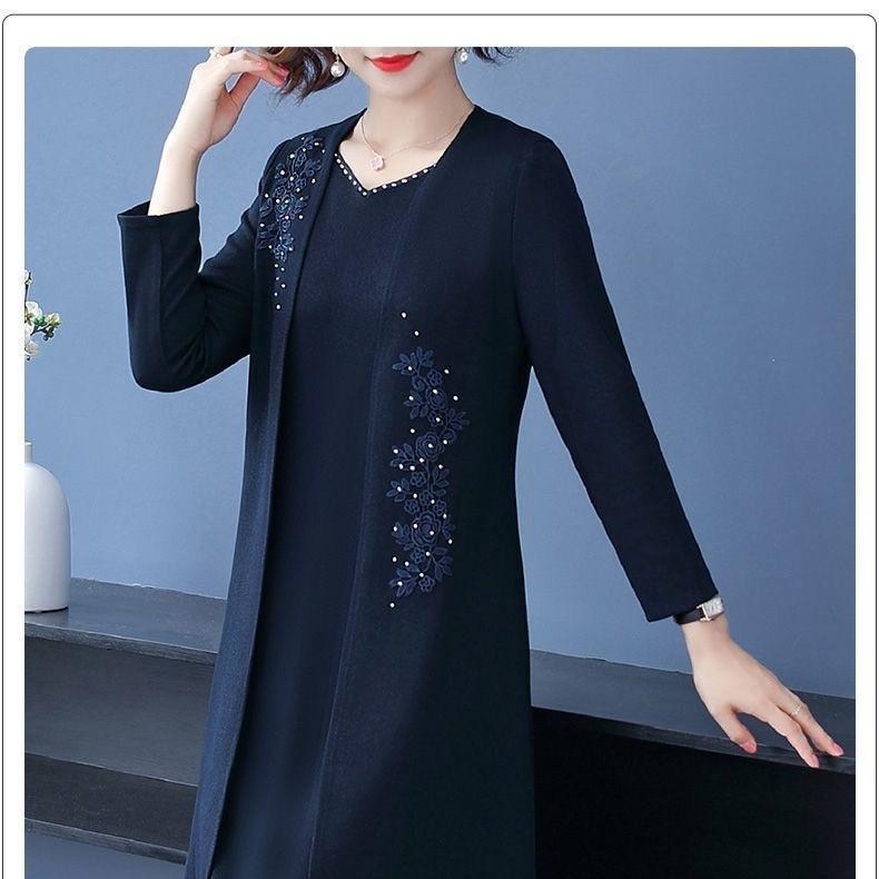 Elegáns, kétrészes női szett kabáttal és ruhával