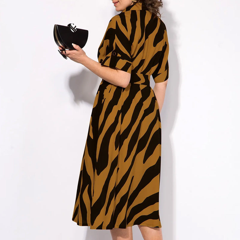 ✨🦓V-nyakú ruha mintás pántokkal és derékkal