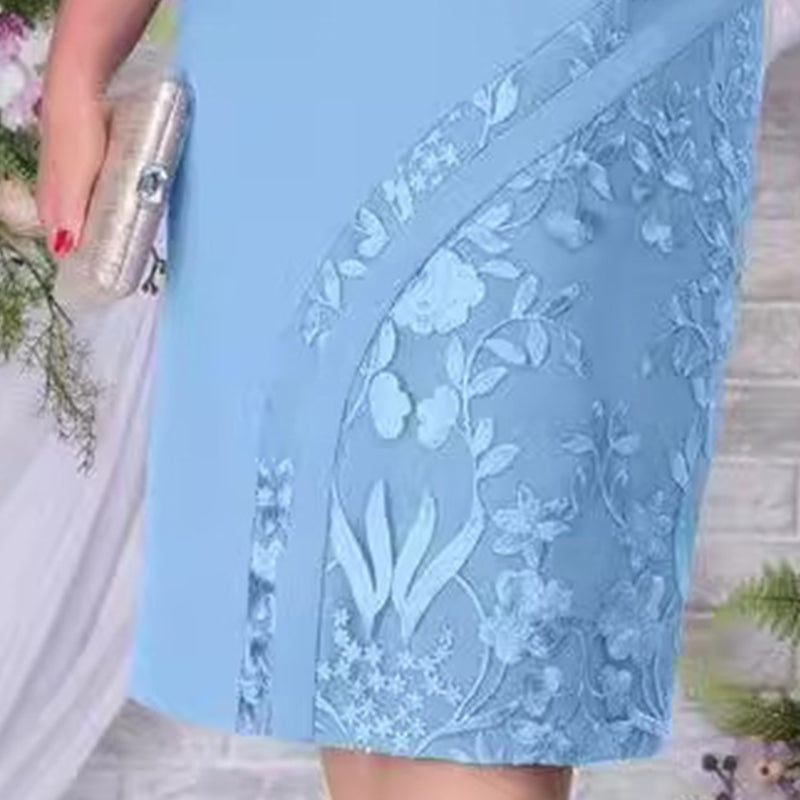 Elegáns csipkeruha virágokkal