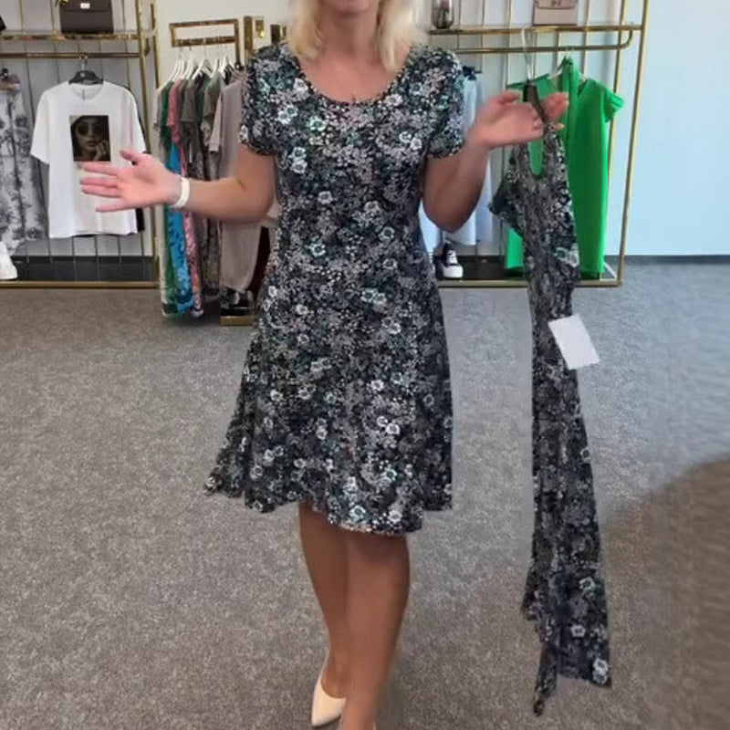 Női lezser ruha virágmintával a nyak körül