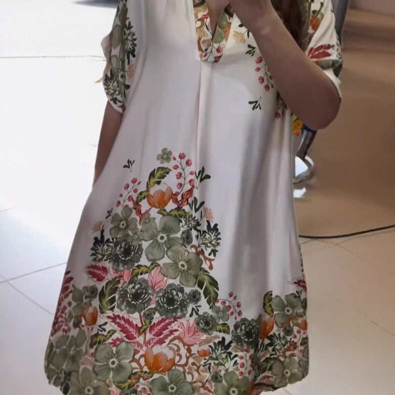 Laza virágmintás ruha V-nyakkal