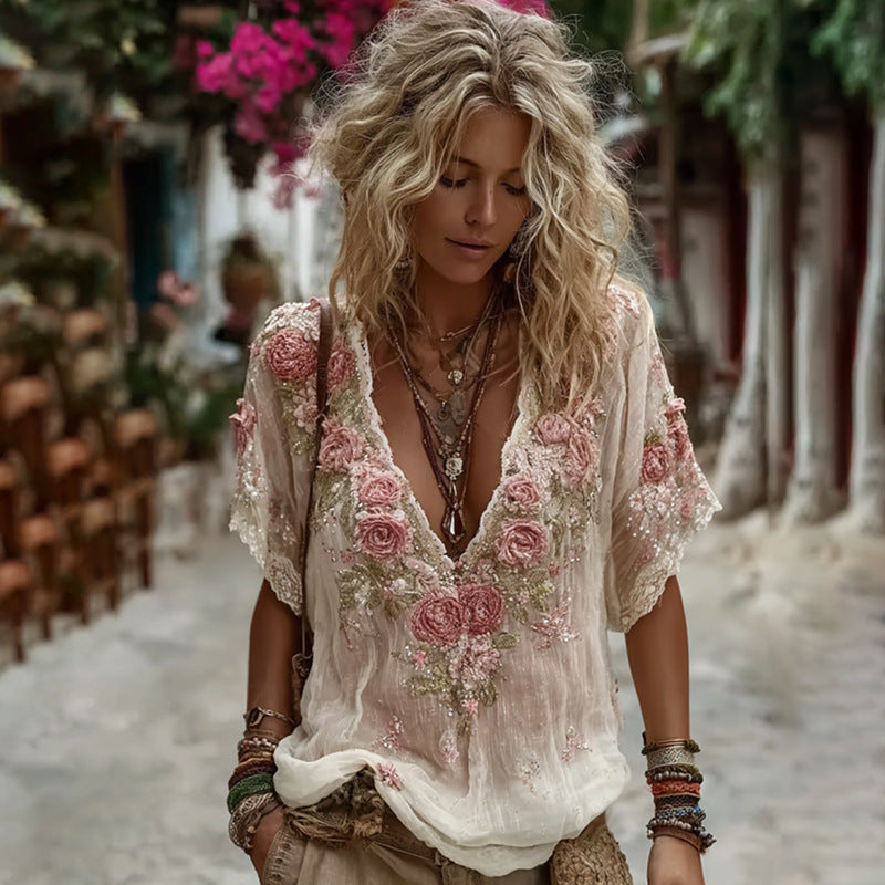 Mély V-nyakú blúz virágmintával